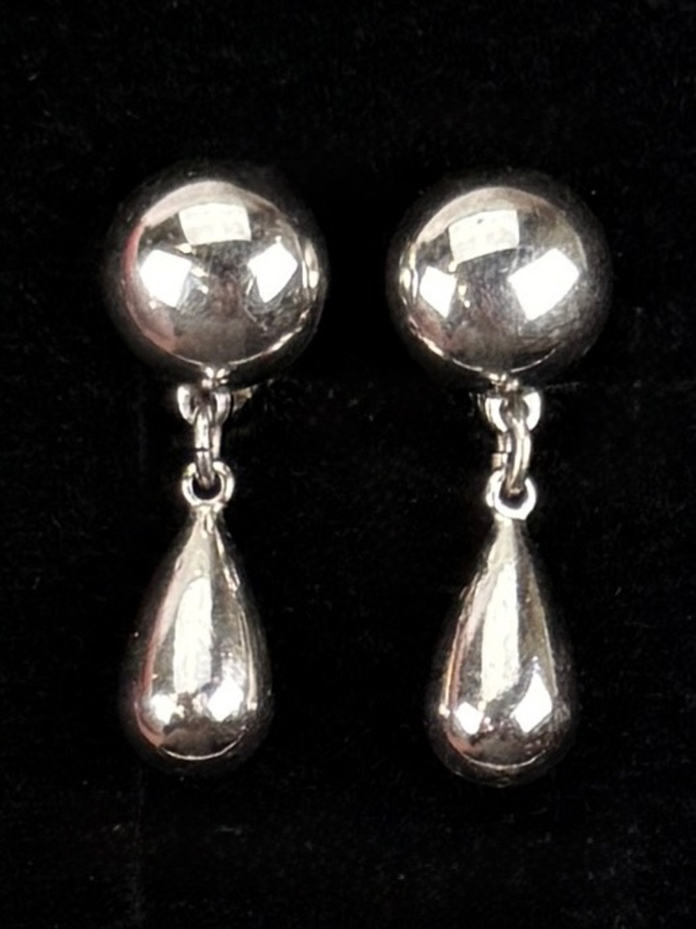 Vintage Monet Silver Tone Teardrop Dangle Clip On Earrings